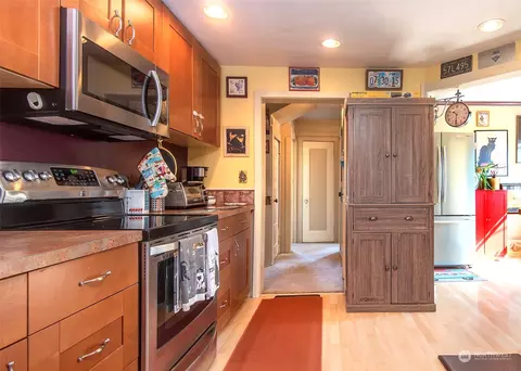Kitchen - 1711 12th St, Everett, WA 98201 photo 3 of 5