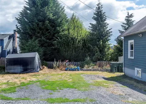 Exterior - 1711 12th St, Everett, WA 98201 photo 6 of 7
