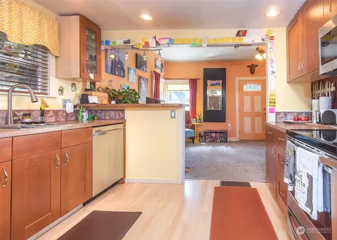 Kitchen - 1711 12th St, Everett, WA 98201 photo 2 of 5