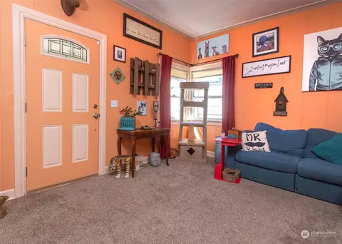 Entry Way - 1711 12th St, Everett, WA 98201 photo 1 of 2