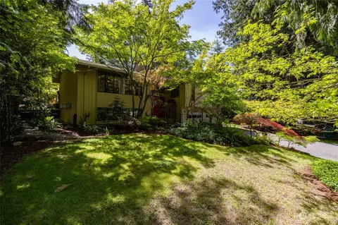 2910 Iroquois Dr, Mount Vernon, WA 98273