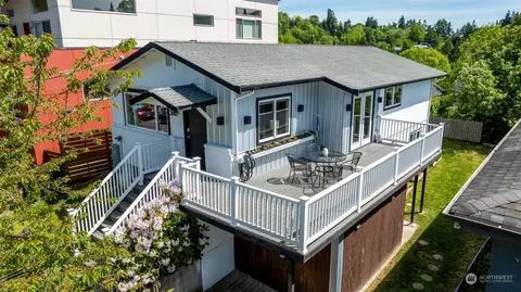 316 Dewey Pl E, Seattle, WA 98112