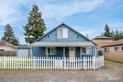 216 4th Ave NE, Puyallup, WA 98372