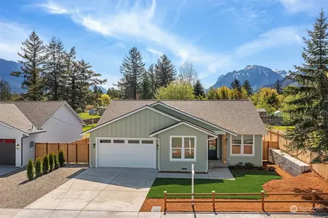 240 1st St, Gold Bar, WA 98251