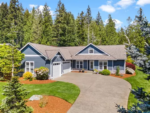 60 E Sterling Dr, Allyn, WA 98524