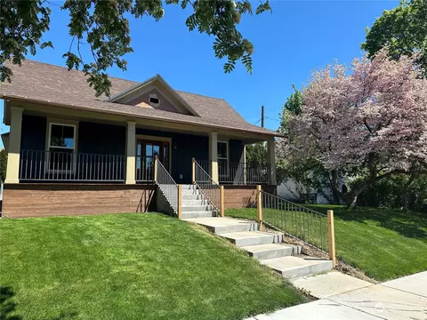 310 N 3rd St, Dayton, WA 99328