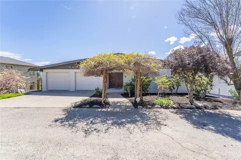 775 Wapato Way, Manson, WA 98831