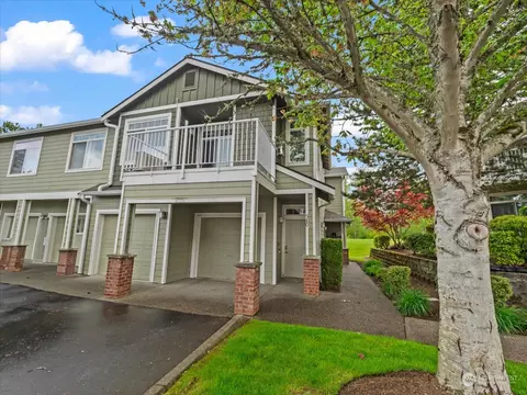 582 241st Ln SE #G-2, Sammamish, WA 98074