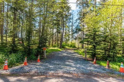 2815 Strawberry Point Rd, Oak Harbor, WA 98277