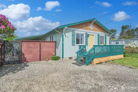 1105 Washington Ave N, Long Beach, WA 98631