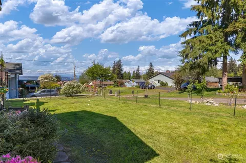 Exterior - 1804 Bailey Ave, Everett, WA 98203 photo 4 of 8