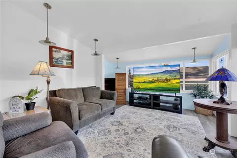 Living - 1804 Bailey Ave, Everett, WA 98203 photo 1 of 2