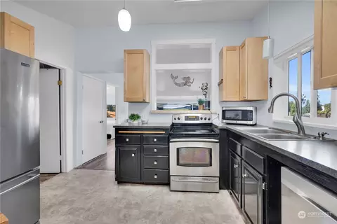 Kitchen - 1804 Bailey Ave, Everett, WA 98203 photo 2 of 4