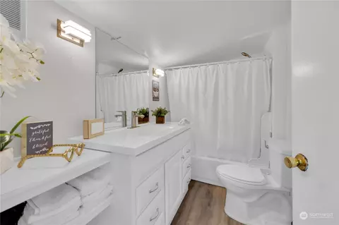 Bath - 1804 Bailey Ave, Everett, WA 98203 photo 1 of 1