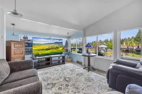 Living - 1804 Bailey Ave, Everett, WA 98203 photo 2 of 2