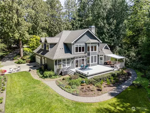 8331 Sumanee Pl NE, Bainbridge Island, WA 98110