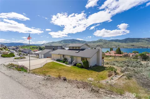 111 Riviera Dr, Chelan, WA 98816