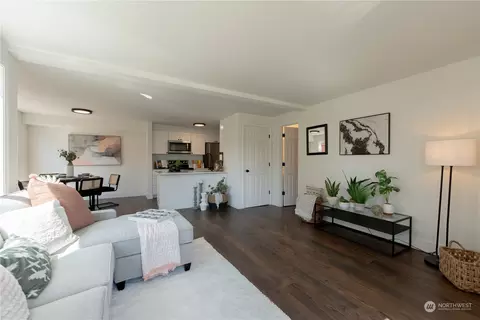 Living - 2902 13th St #4A, Everett, WA 98201 photo 3 of 8