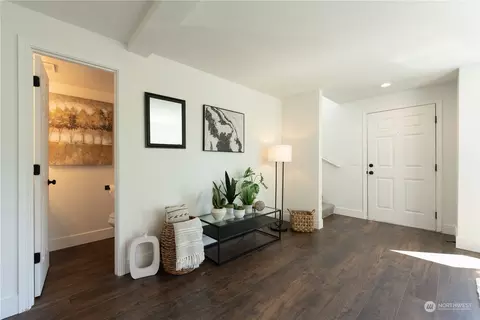 Entry Way - 2902 13th St #4A, Everett, WA 98201 photo 4 of 7