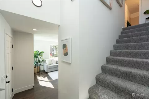 Entry Way - 2902 13th St #4A, Everett, WA 98201 photo 6 of 7