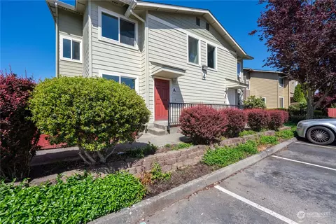 2902 13th St #4A, Everett, WA 98201