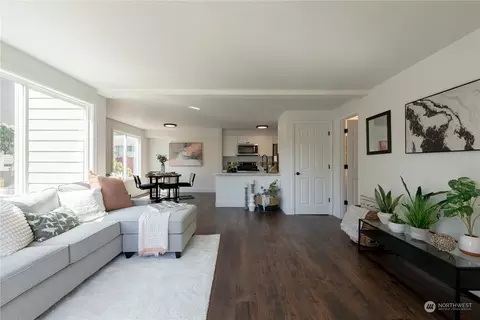Living - 2902 13th St #4A, Everett, WA 98201 photo 2 of 8