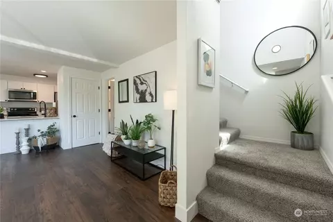 Entry Way - 2902 13th St #4A, Everett, WA 98201 photo 5 of 7
