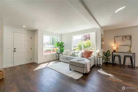Living - 2902 13th St #4A, Everett, WA 98201 photo 6 of 8