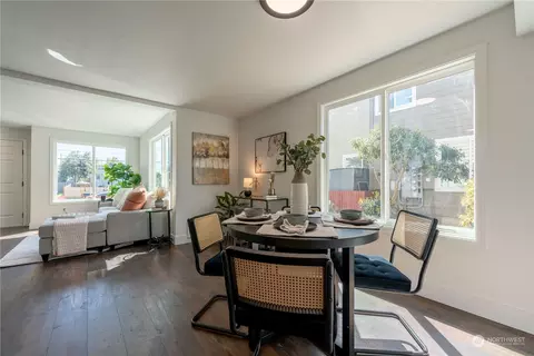 Dining - 2902 13th St #4A, Everett, WA 98201 photo 4 of 7