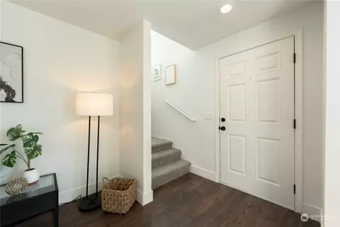 Entry Way - 2902 13th St #4A, Everett, WA 98201 photo 3 of 7