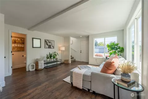 Living - 2902 13th St #4A, Everett, WA 98201 photo 8 of 8