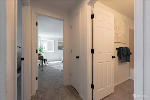 Entry Way - 2902 13th St #4A, Everett, WA 98201 photo 7 of 7