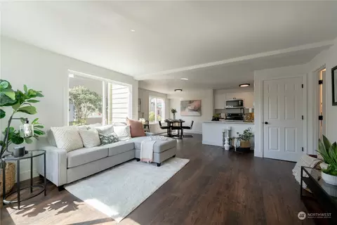 Living - 2902 13th St #4A, Everett, WA 98201 photo 1 of 8