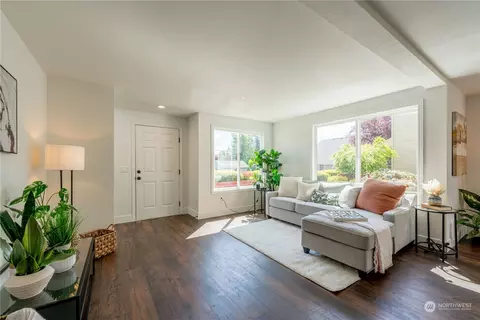 Living - 2902 13th St #4A, Everett, WA 98201 photo 5 of 8