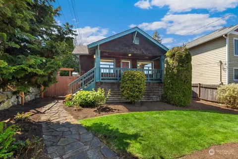 922 N 105th St, Seattle, WA 98133