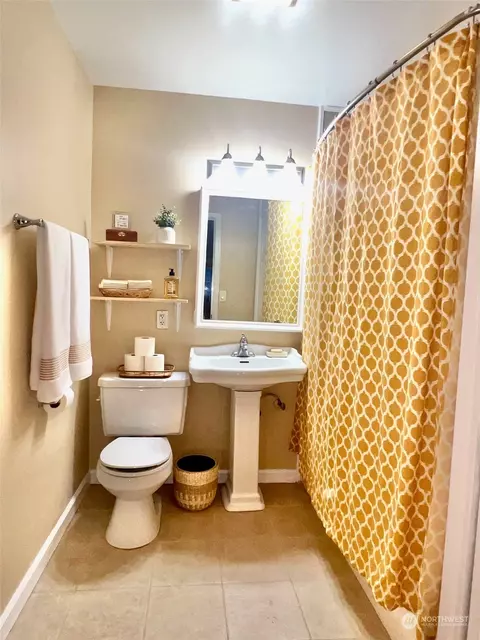 Bath - 2304 60th St SE, Everett, WA 98203 photo 1 of 2