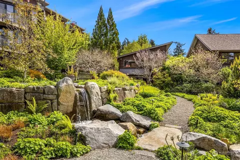 998 Vineyard Ln #J201, Bainbridge Island, WA 98110
