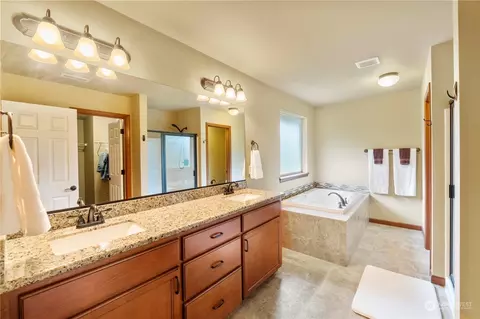 Bath - 213 Ames St NE, Orting, WA 98360 photo 3 of 5