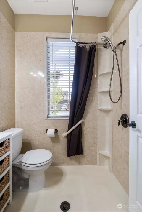 Bath - 213 Ames St NE, Orting, WA 98360 photo 2 of 5