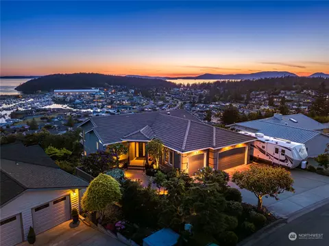 2202 Highland Dr, Anacortes, WA 98221