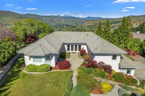 3590 Westridge Pl, Wenatchee, WA 98801