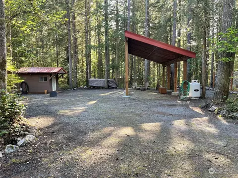 42 Branch Cir, Deming, WA 98244