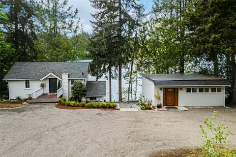 1717 Madrona Point Dr, Bremerton, WA 98312