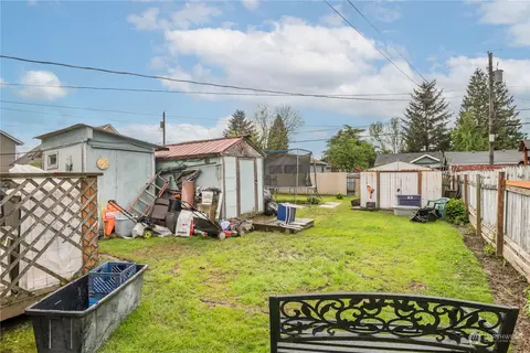 Exterior - 333 15th Ave, Longview, WA 98632 photo 3 of 3