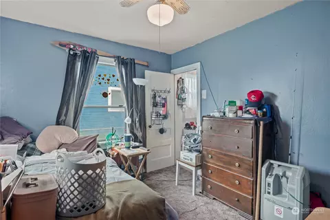 Bedroom - 333 15th Ave, Longview, WA 98632 photo 2 of 3