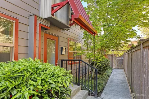 2746 60th Ave SW #1, Seattle, WA 98116