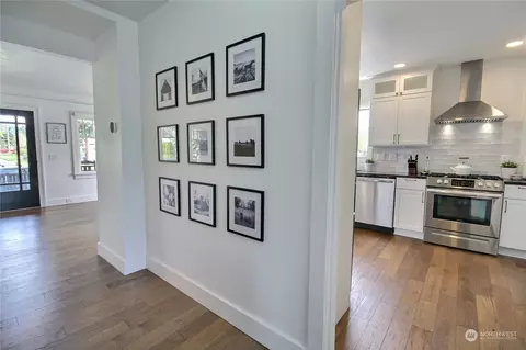 Entry Way - 3004 Division St, Enumclaw, WA 98022 photo 1 of 4