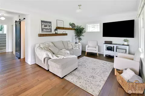 Living - 3004 Division St, Enumclaw, WA 98022 photo 1 of 3