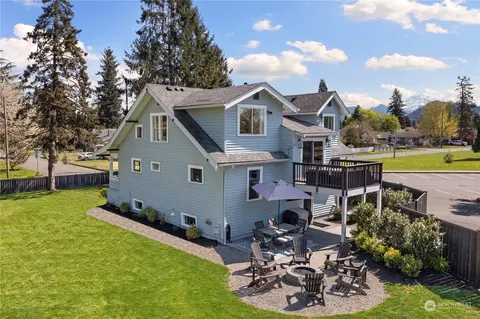 3004 Division St, Enumclaw, WA 98022