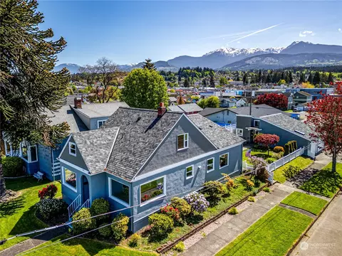 702 Caroline St, Port Angeles, WA 98362